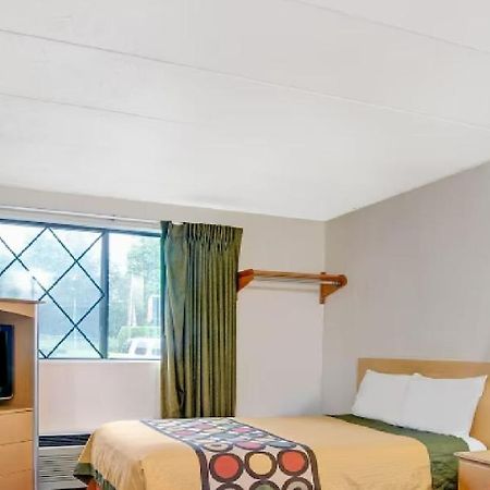 Super 8 By Wyndham Stamford/New York City Area Екстер'єр фото