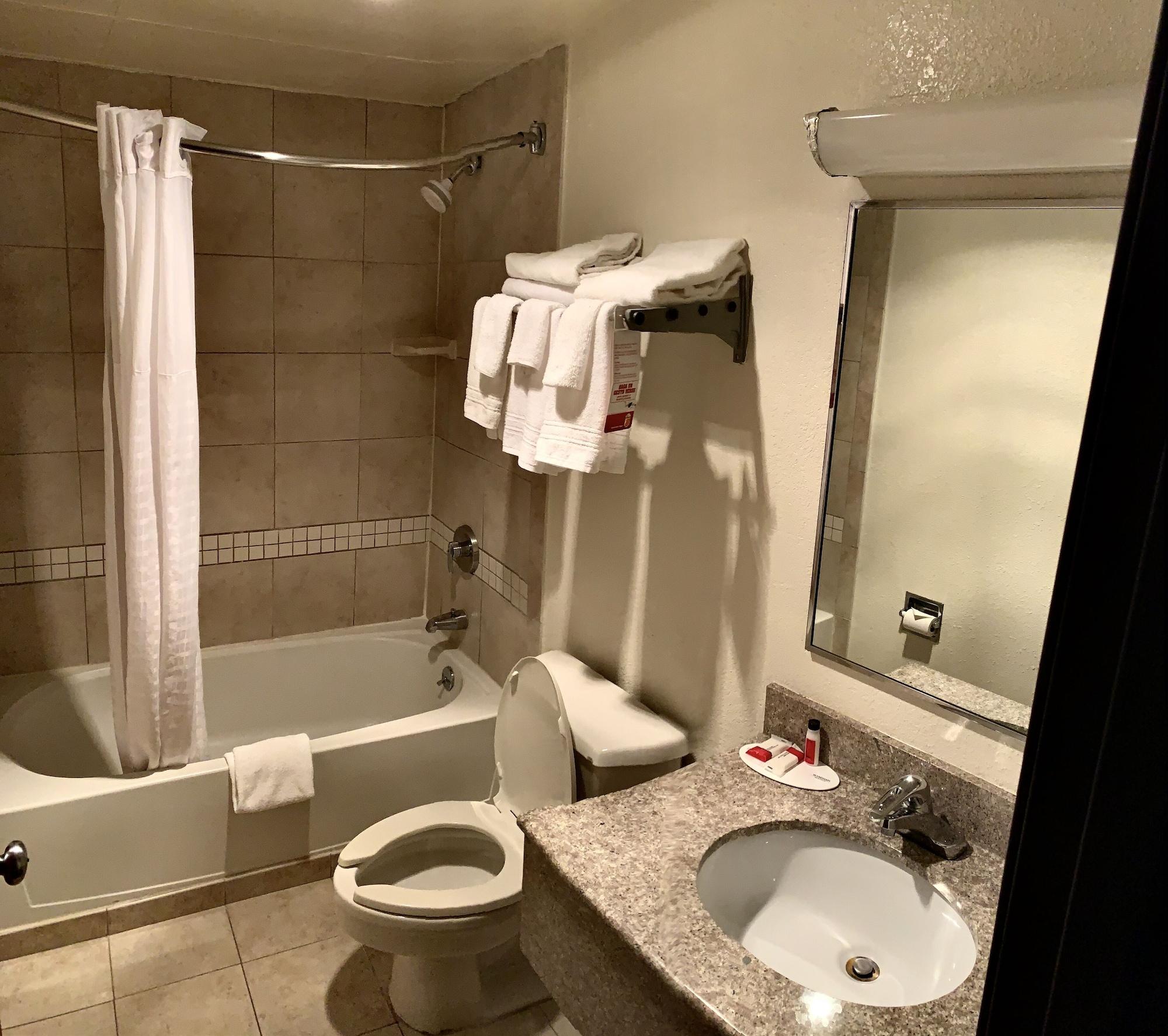 Super 8 By Wyndham Stamford/New York City Area Екстер'єр фото