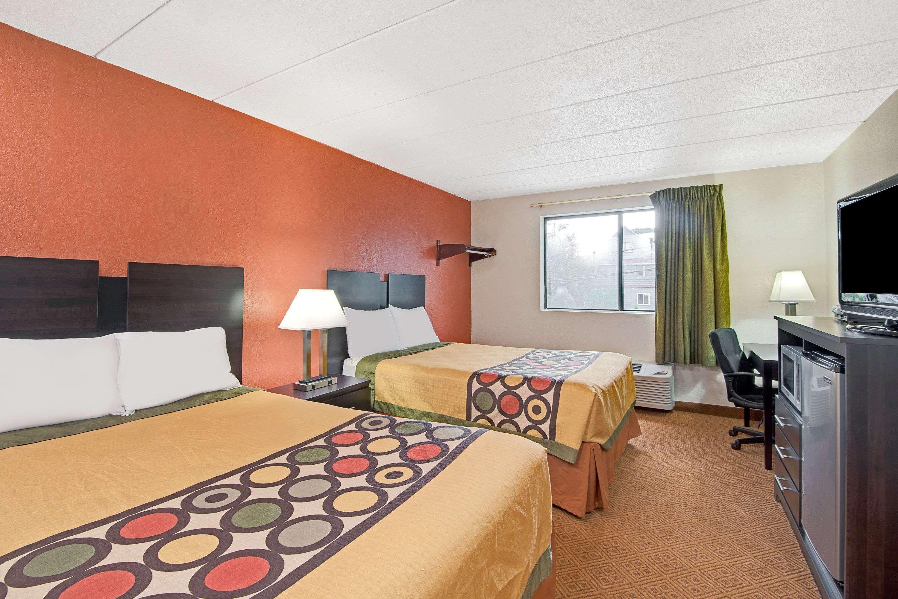 Super 8 By Wyndham Stamford/New York City Area Екстер'єр фото