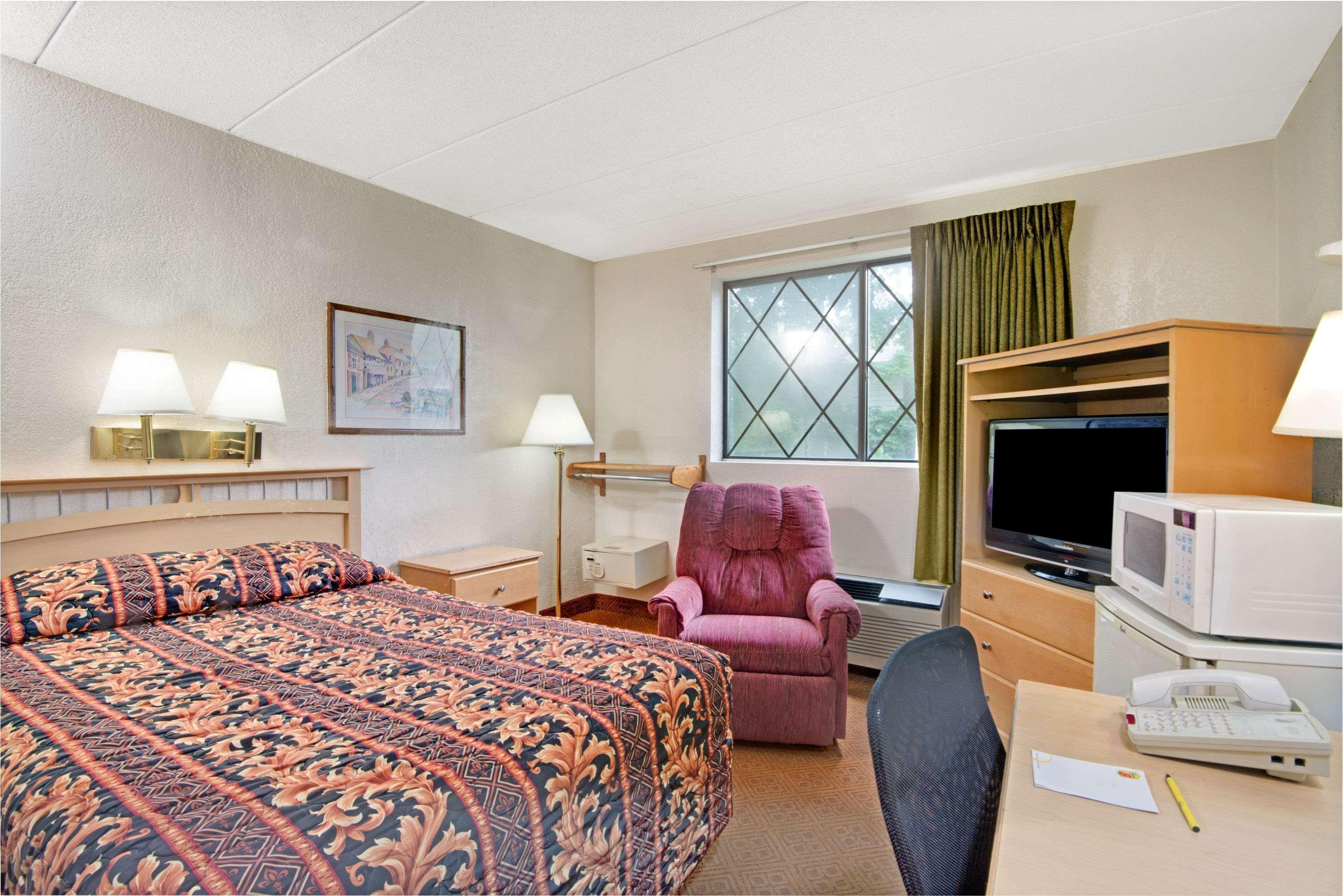 Super 8 By Wyndham Stamford/New York City Area Екстер'єр фото