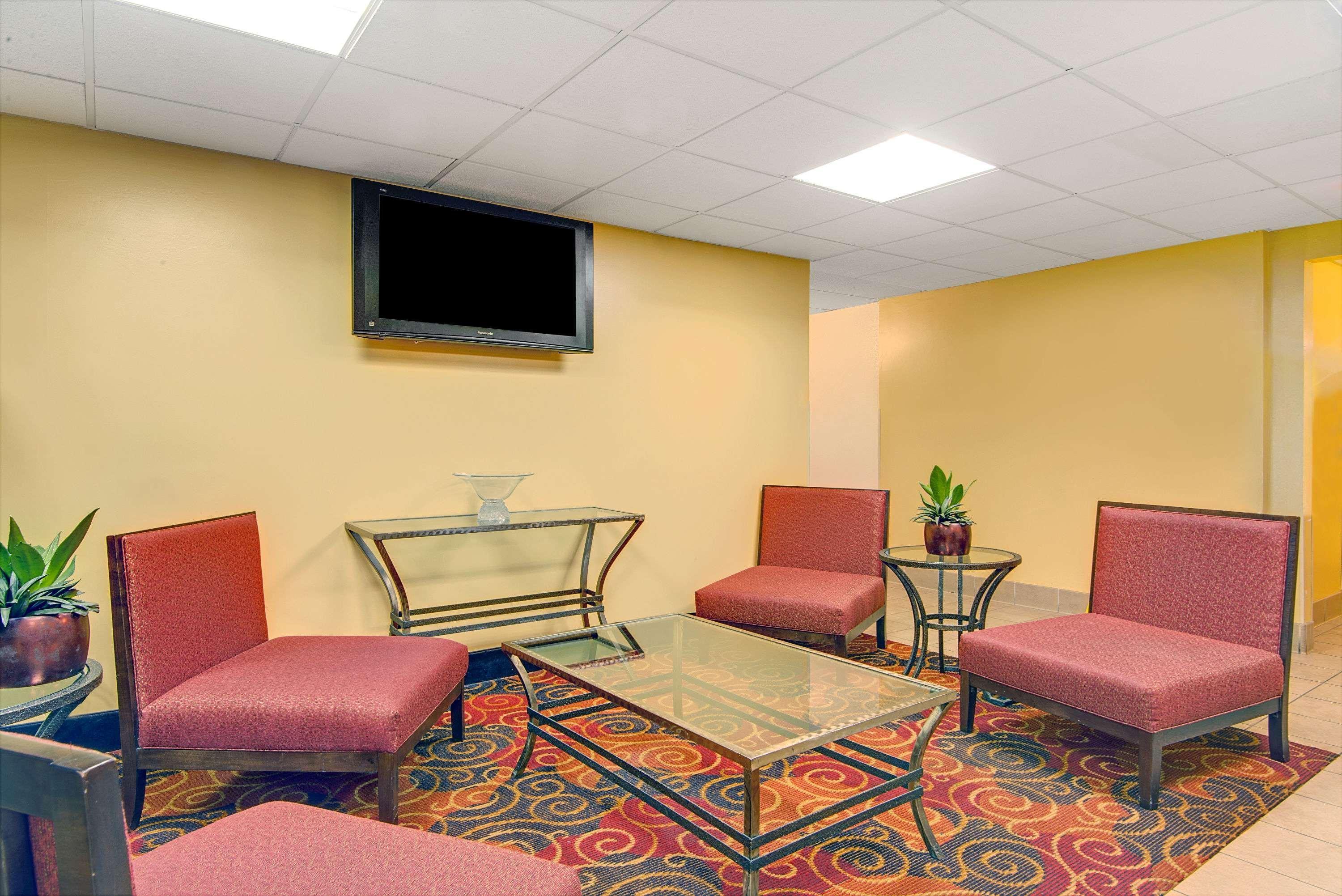 Super 8 By Wyndham Stamford/New York City Area Екстер'єр фото