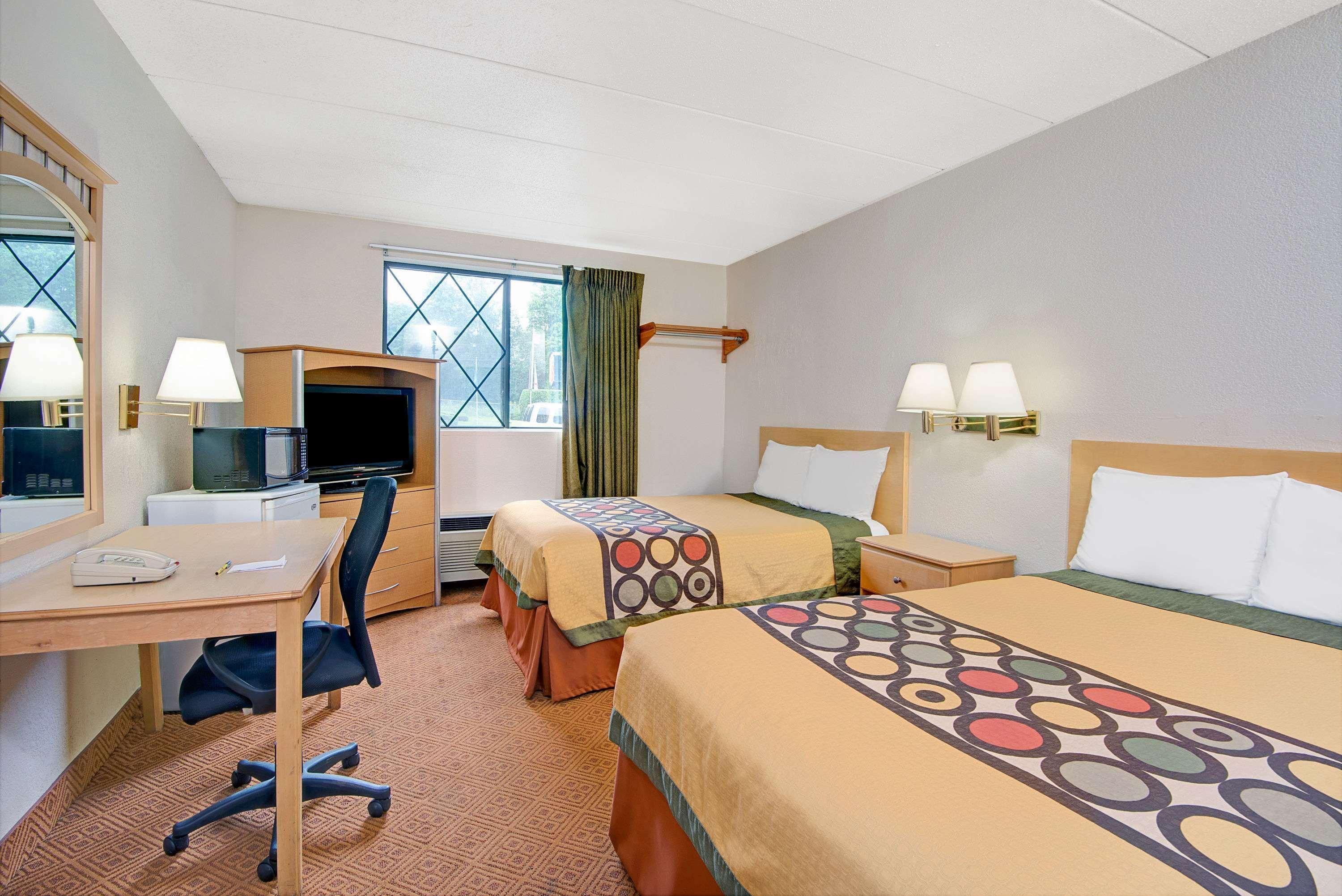 Super 8 By Wyndham Stamford/New York City Area Екстер'єр фото