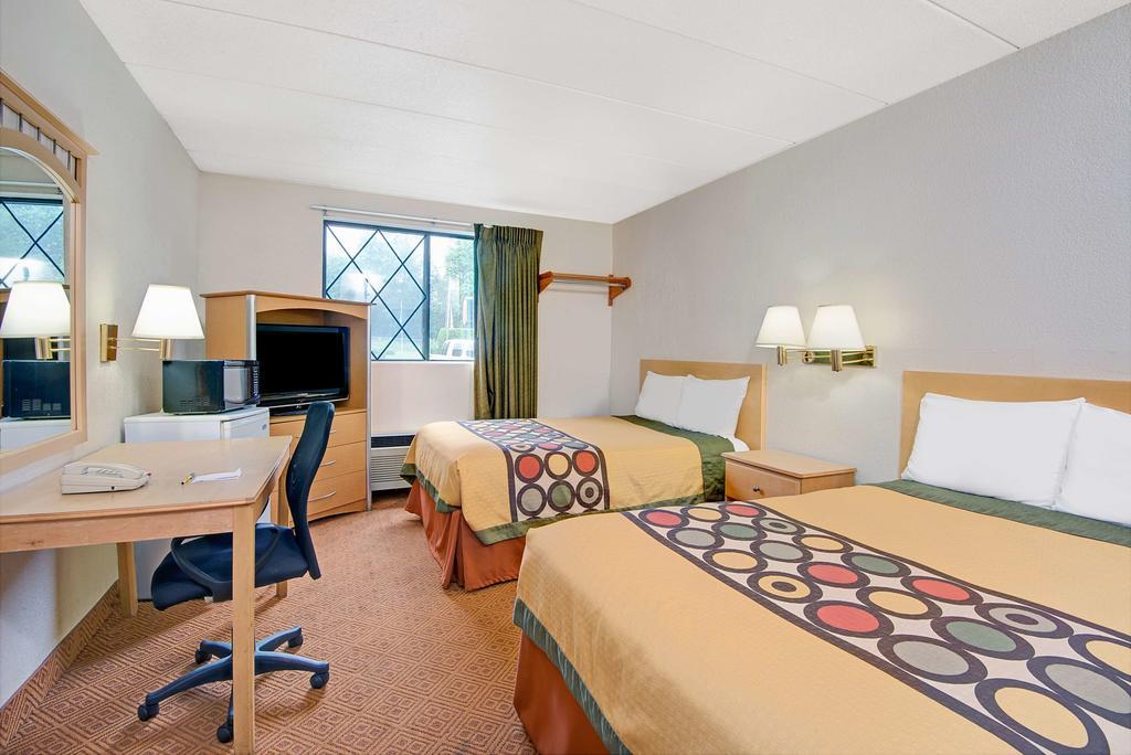 Super 8 By Wyndham Stamford/New York City Area Екстер'єр фото