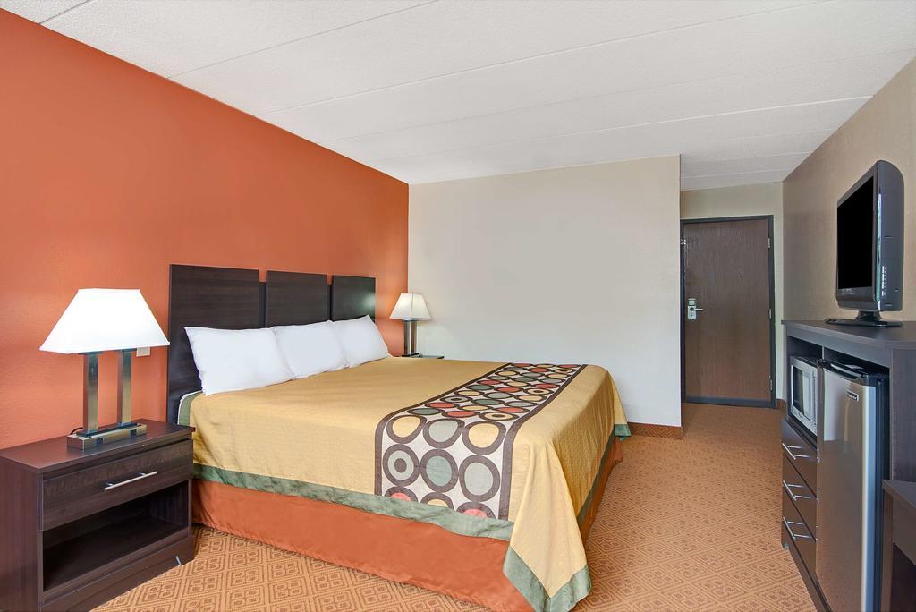 Super 8 By Wyndham Stamford/New York City Area Екстер'єр фото